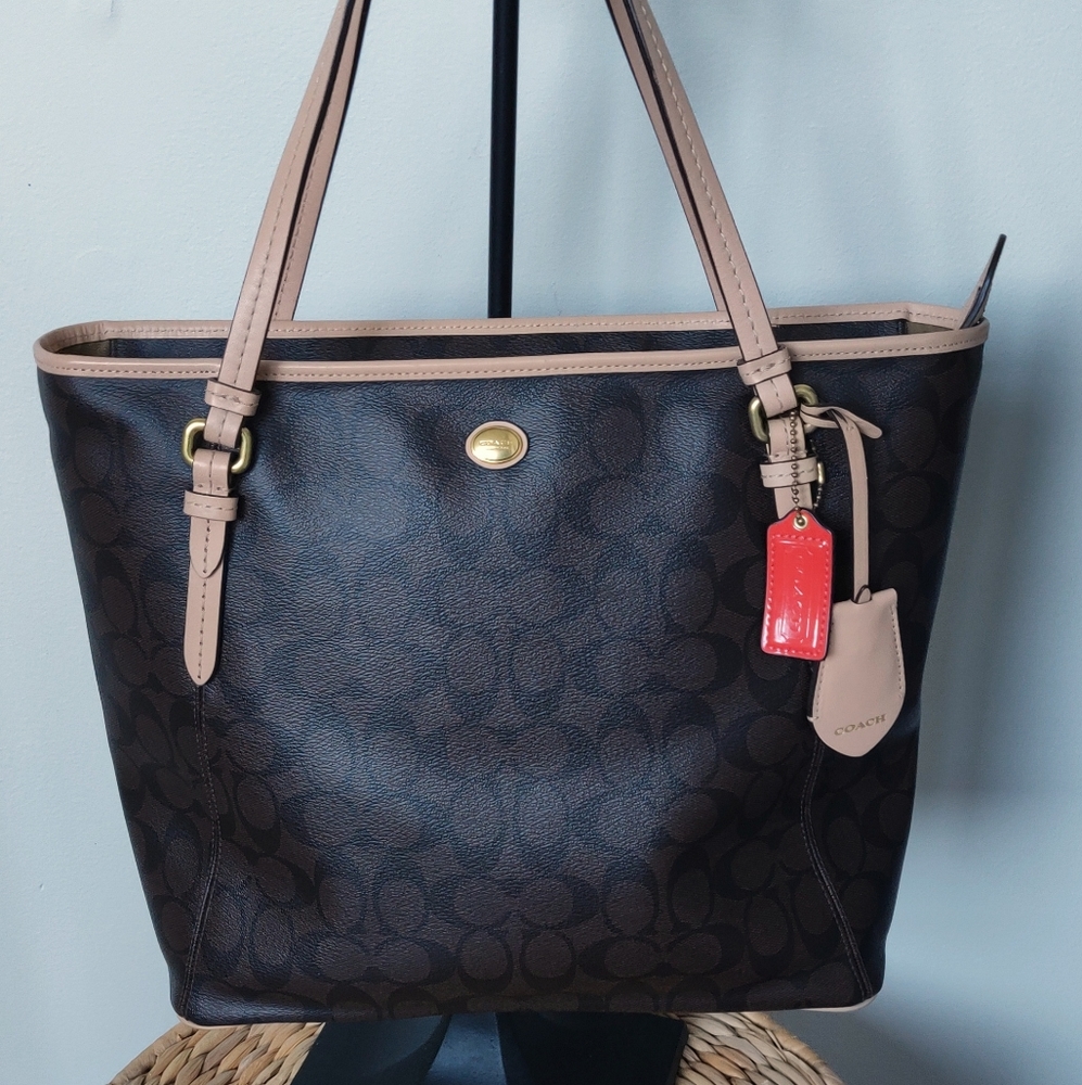 Peyton signature Zip tote Coach handbag